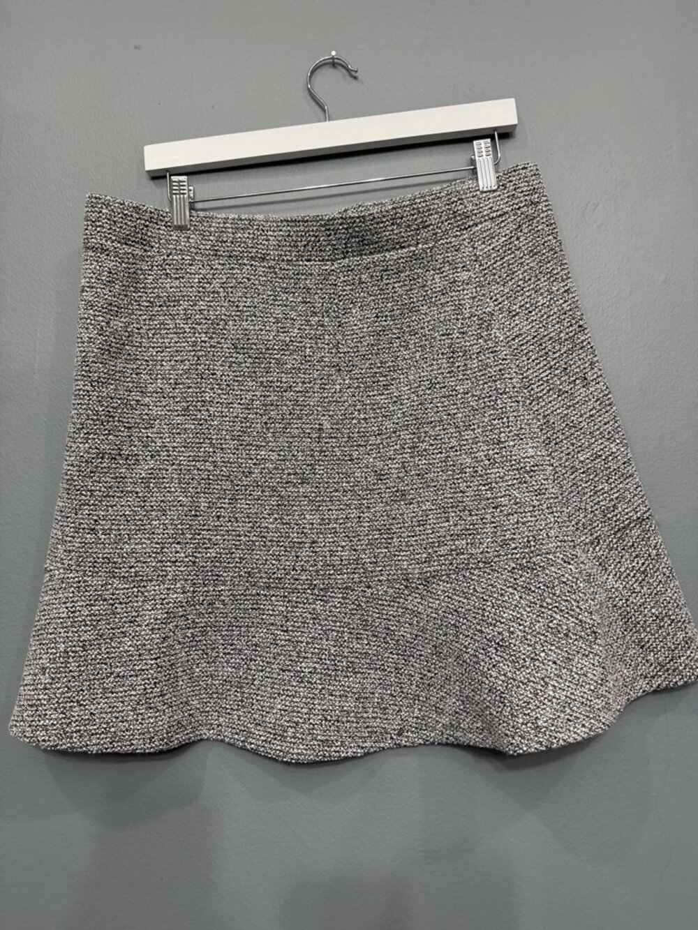 LOFT Black White Tweed Boucle Knit Flounce Ruffle Hem Mini Skirt Size L